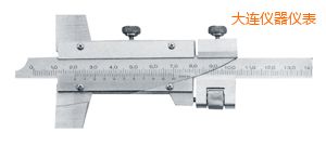 ���B����